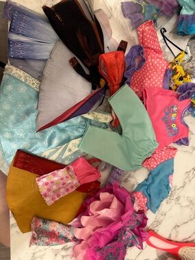 Free Mattel Doll Clothes Lot Big + regrets regular Barbie’s / Frozen